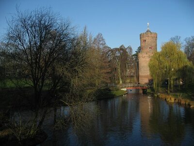 Vijver en toren in het Kronenburgerpark